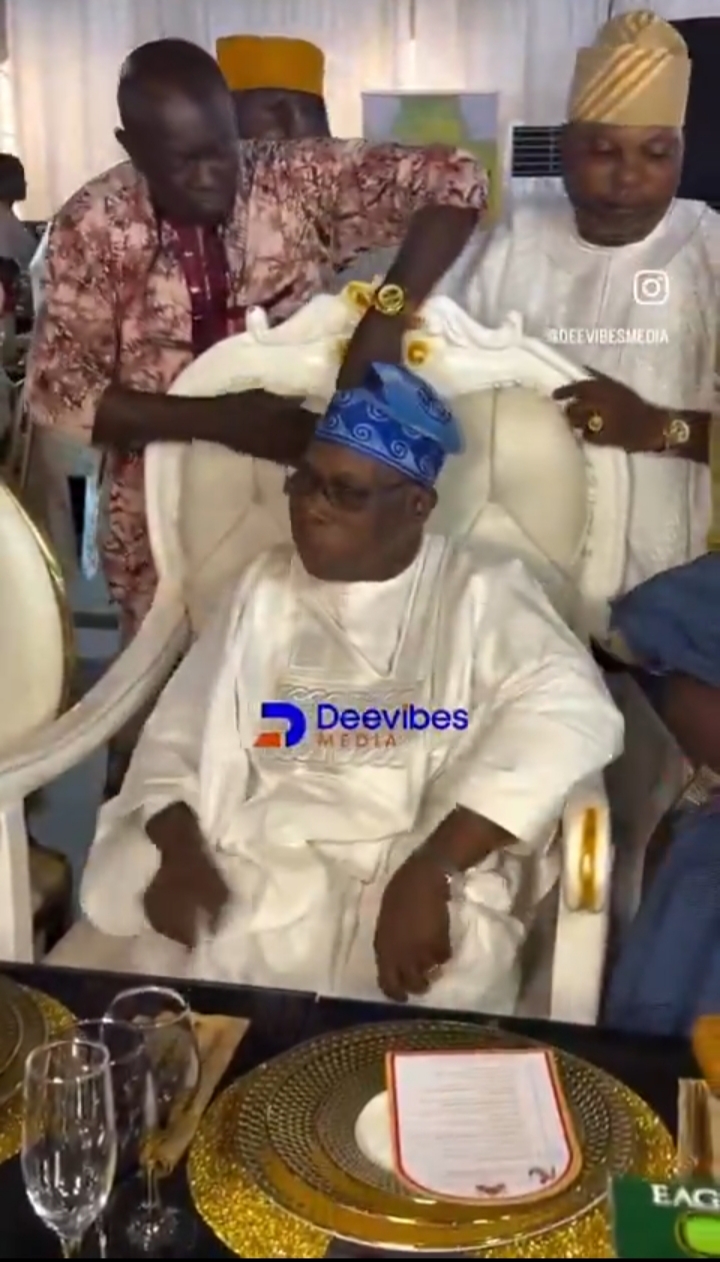 Obasanjo Ooni of Ife seat